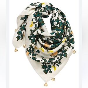 TORY BURCH DAISY VINE MEDALLION CHARM SILK SQUARE SCARF